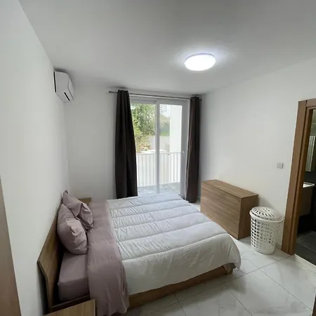 Lovely Near Balluta Bay Rc شقة San Ġwann